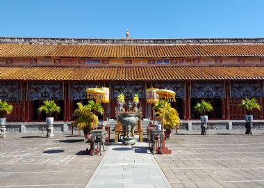 A partir du 1er juillet 2017, les visiteurs seront priés de porter une tenue décente dans les temples et lieux sacrés de la citadelle de Hué