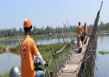 Tour gastronomique nocturne à Hoi An en Vespa
