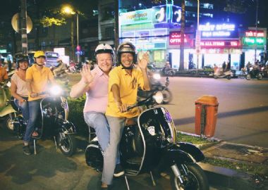 Excursion nocturne à Sai Gon en Vespa