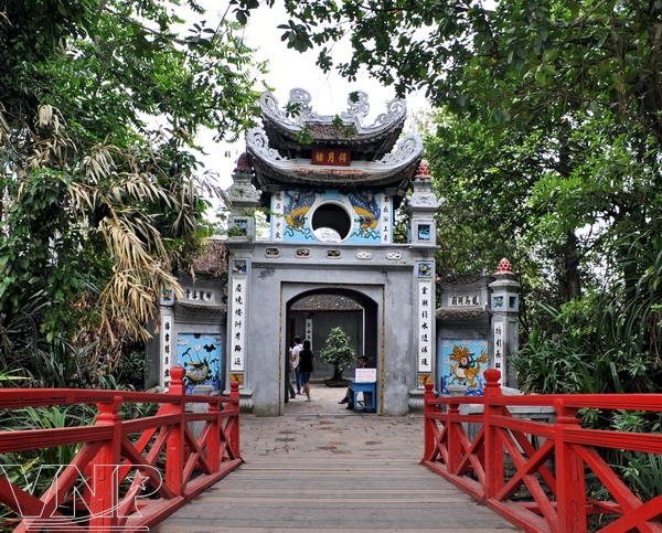 Le temple Ngoc Son au vieux quartier de Hanoi